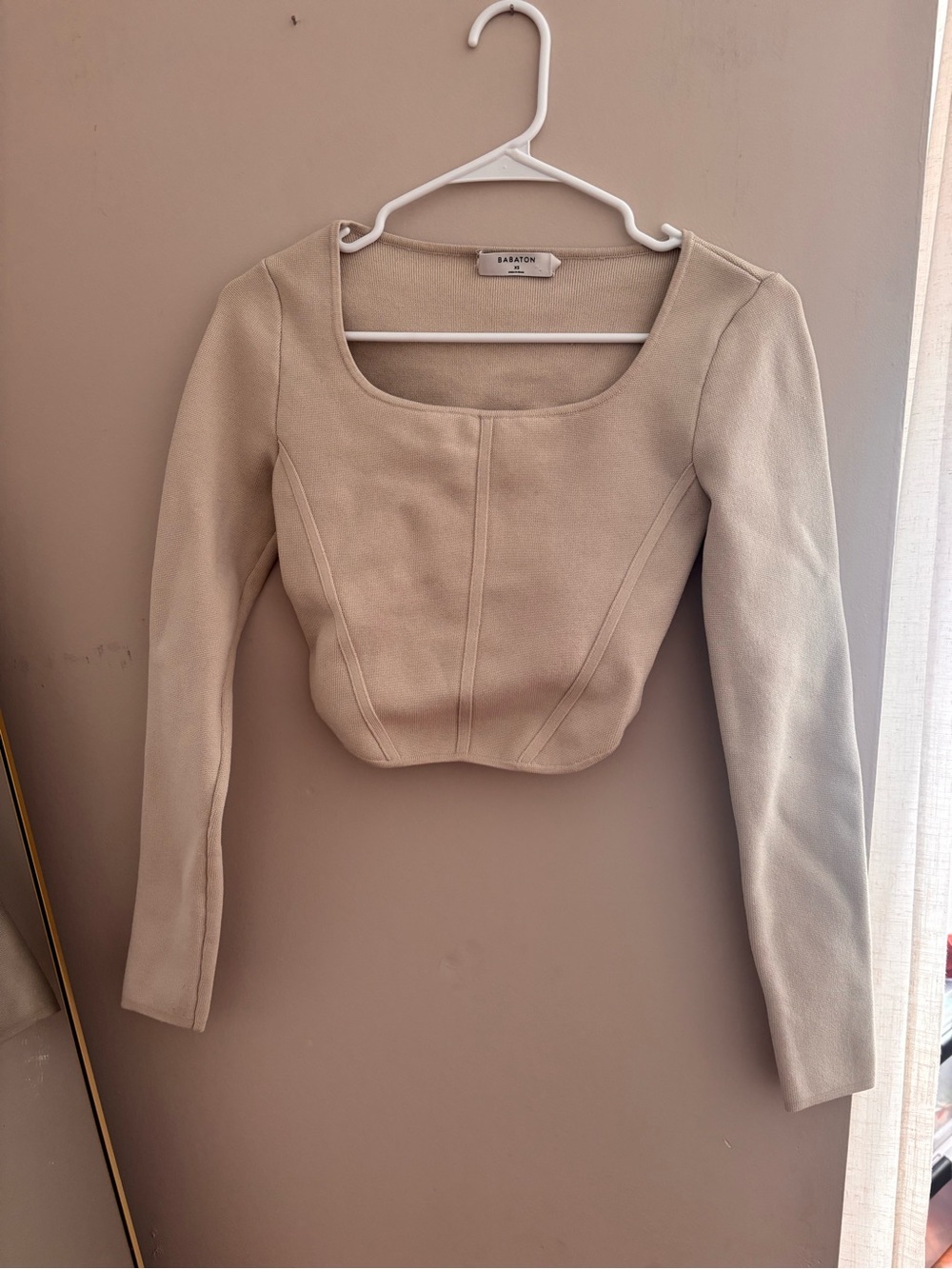 Aritzia Babaton Neutral Beige Square-Neck Long Sleeve Crop Top